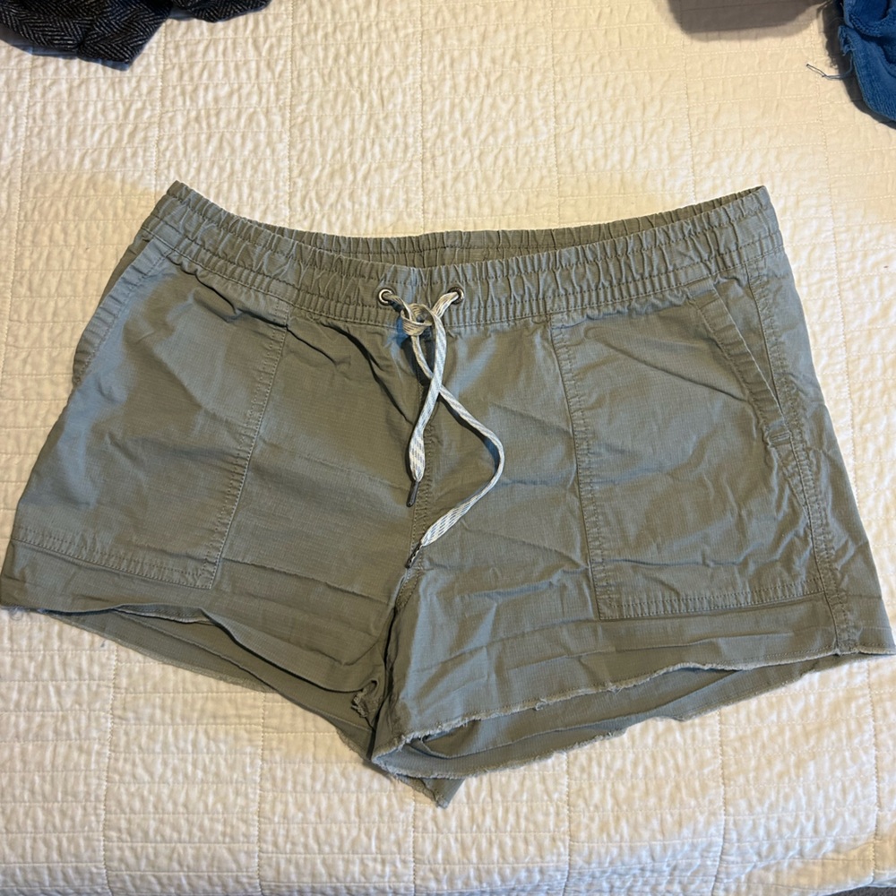 Vuori Vintage Ripstop Shorts In Army Green
